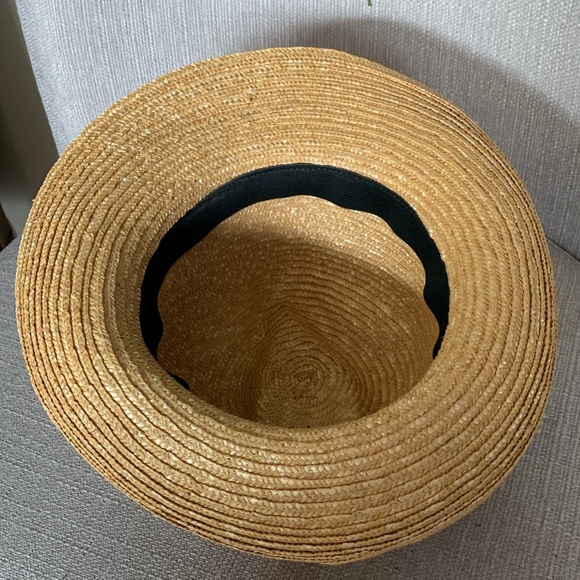 Kates boutique Canada hat excellent used condition - Picture 5 of 6